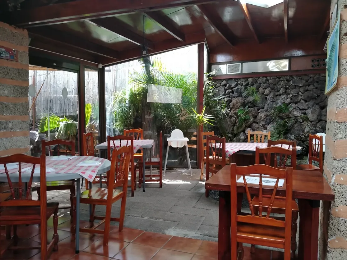 Salón y patio de La Carreta del Carretón